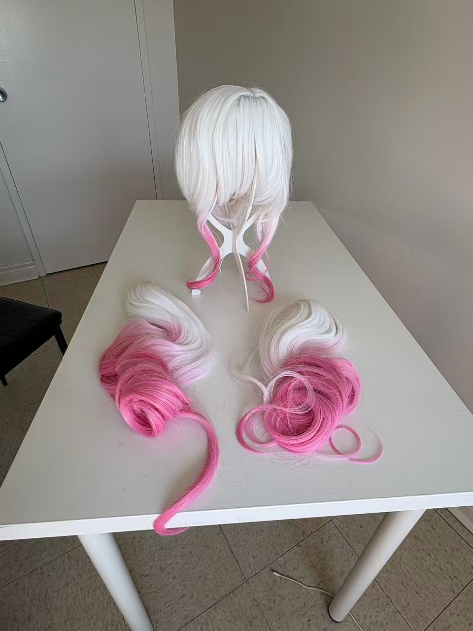 Anime Cosplay Long Wavy Wig with Ponytail – White to Pink Gradient, High-Temperature Fiber, Detachable/Matching Ponytail